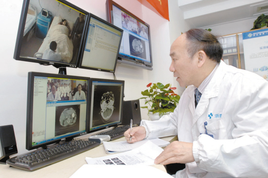 福建省福州市移动公司福州分公司配置二代身份证读卡器正在积极部署“远程医疗”